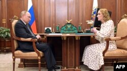 ვლადიმირ პუტინი და მარია ლვოვა-ბელოვა. 9 მარტი, 2022