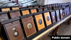 Кыргызстандын бир катар мамлекеттик сыйлыктары. Бишкек. 12-сентябрь, 2023-жыл.