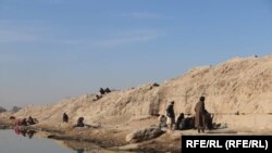 گروهی از افراد معتاد به مواد مخدر در یکی از مناطق ولایت فراه 