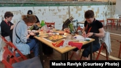 Тоня (Тон) Мельник під час воркшопу у Празі на фестивалі UNLOCK