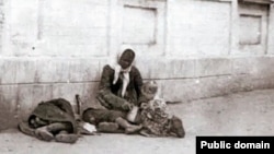 Харків. Голодомор 1932-33 року. Дослідник Олексій Корнєв каже, що на Харківщині люди вимирали і навіть не було кому їх хоронити.