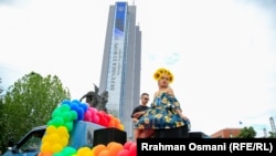 “T’du qashtu qysh je!”, Parada e Krenarisë në rrugët e Prishtinës