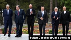 Борбор Азия лидерлери Европа кеңешинин президенти Шарль Мишел менен. Чолпон-Ата шаары. 2-июнь, 2023-жыл. 