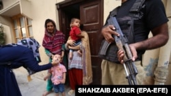 در پاکستان نیز کمپاین های تطبیق واکسین تحت تدابیر امنیتی راه اندازی میشود