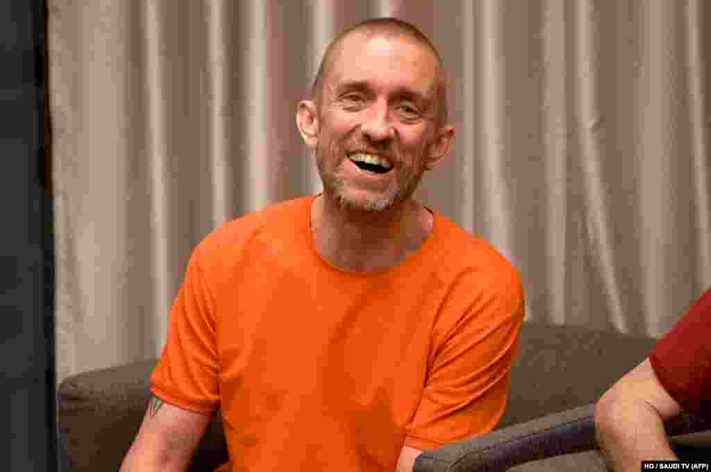 O imagine captură de la televiziunea de stat saudită îl arată pe prizonierul britanic Shaun Pinner, la Riad, după ce a fost eliberat din captivitate în Rusia în septembrie 2022. Britanicul s-a alăturat armatei ucrainene în 2018 și a fost capturat în timpul asediului rus asupra orașului ucrainean Mariupol.&nbsp;