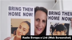 Hadas Kalderon, o mamă israeliană, și cei doi copii ai ei răpiți de militanții Hamas, în timpul atacului din 7 octombrie. 