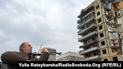 У Дніпрі на місці ракетного удару по багатоповерхівці на житловому масиві Перемога вшанували пам'ять 46 загиблих мешканців