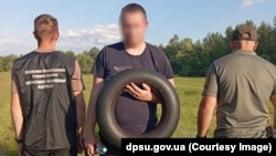 Прикордонники відділу «Тячів» затримали ухилянта, який, за їхніми словами, на цій камері збирався переплисти річку Тиса і потрапити до Румунії. 20 травня 2024 року