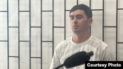 Мансур Мовлаев Биринча-Май райондук сотунда. 4-октябрь, 2023-жыл.