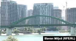 Stari savski most kod "Beograda na vodi" koji je u međuvremenu srušen.