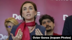 Oana Băluță este specializată în cercetarea subiectelor precum egalitate de gen și reprezentare în politică.