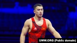 Акжол Махмудов.