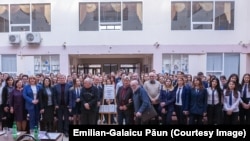 Lansarea antologiei Poezia românească după 1945 la liceul Aristotel din Chişinău