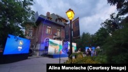 Sediul PNL în seara alegerilor locale și europarlamentare, scena pe care liderii PNL vor susține discursuri după închiderea urnelor