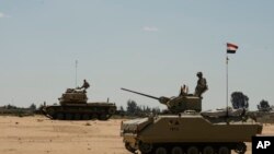 نیرو های اردوی مصر نیز در نزدیکی سرحد با شهر رفح در حال آماده باش قرار گرفته اند