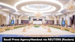 Зала у Джидді, Саудівська Аравія, де представники понад 40 країн провели мирні переговори щодо України – без Росії