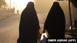 تصویر آرشیف : دو تن از زنان در کابل 