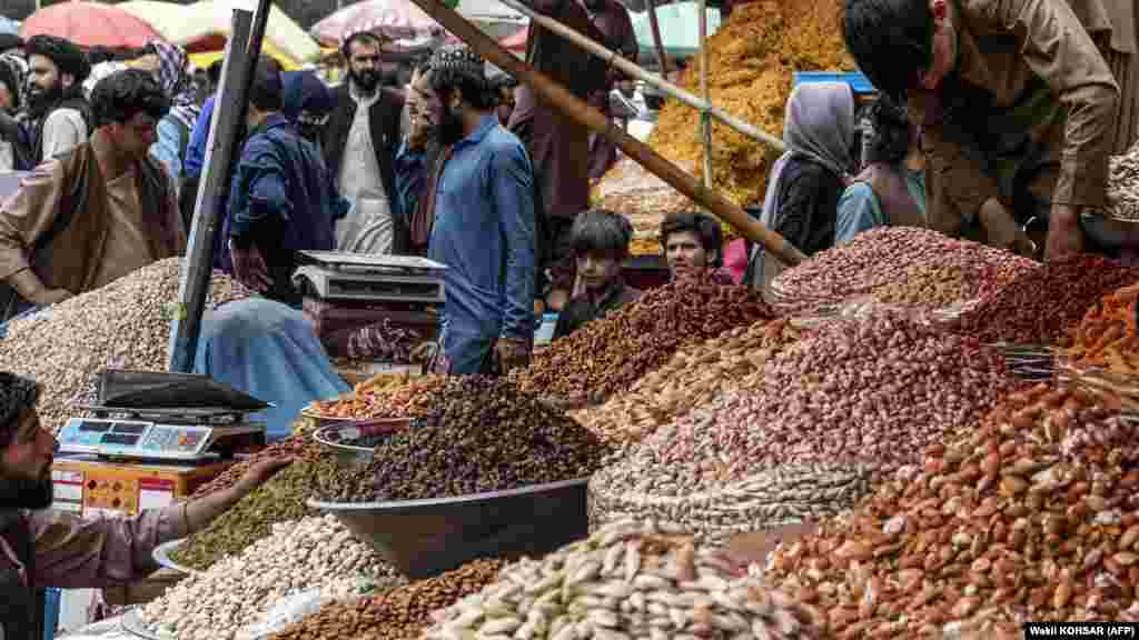Traders wait for customers in Kabul. Those affected the worst are children, the elderly, people with physical disabilities, and daily wage workers. &nbsp;