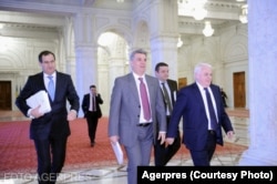 Marian Neacșu, în 2013, în vremea în care alți lideri ai PSD, precum Valeriu Zgonea (centru) sau Viorel Hrebenciuc aveau un cuvânt mai greu de spus în partid.