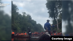 "Настоящее время" телеканалынын видеосунан алынган сүрөт.