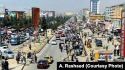 د افغانستان د مرکز کابل په یوه برخه کې د خلکو ګڼه ګوڼه ـ پخوانی انځور.