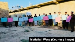 PenPath уюмунун ыктыярчылары кыздардын билим алуусун талап кылган акцияда, Кабул. 25-март, 2023-жыл. 