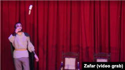 د پېښور اېډورډز کالج زده کونکي د مارچ پر ۱۳مه، د قلندر مومند ژباړلې ډرامه وړاندې کوي.