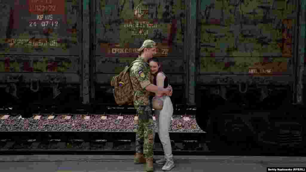 Gara din Kramatorsk, aflată la 150 km de granița ruso-ucraineană, este un nod important de cale ferată și logistic pentru trupele ucrainene.&nbsp; &nbsp;