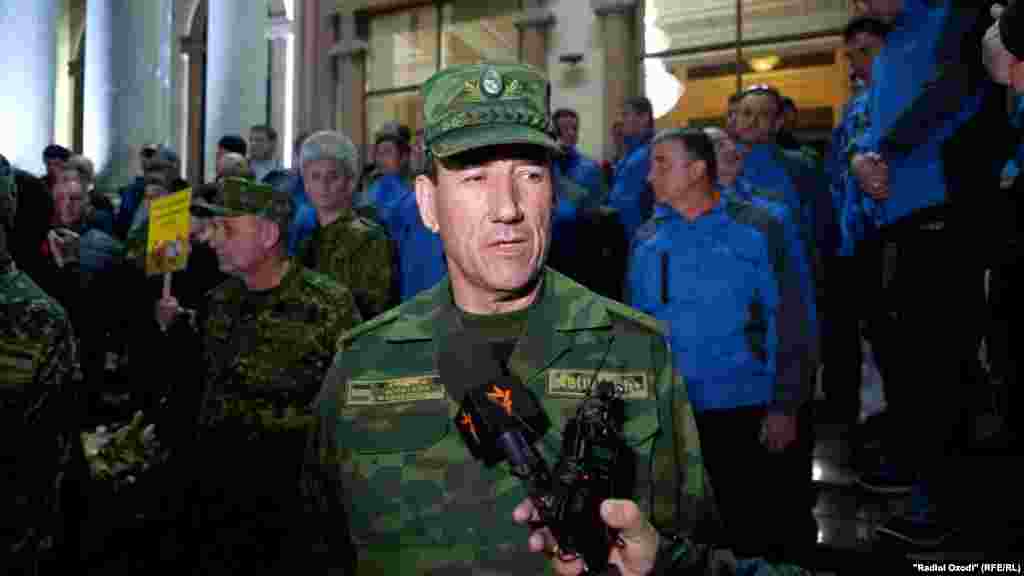 Встреча спасателей КЧС Таджикистана в душанбинском аэропорту&nbsp;