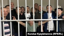 Кемпир-Абад иши боюнча кармалган саясатчы, активист жана коомдук ишмерлердин бир бөлүгү. Архивдик сүрөт. Сүрөттөгүлөрдүн көбү камакта, айрымдары үй камагына чыккан.