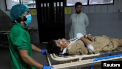 د باجوړ په خار کې د جولای پر ۳۰مه په چاودنه کې تر ۱۰۰ زيات کسان ژوبل شوي دي. د جولای ۳۰مې انځور.