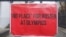 Олимпикан ловзаршка Оьрсийчуьра спортхой битарна дуьхьал чехийн-украинхойн "Голос Украины" тобанан протест. 2023-чу шеран чиллан-беттан 14-гIа де, Прагера Оьрсийчоьнан векалт. Гайтаман сурт
