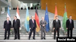 Сентябрдын аягында Борбор Азия мамлекеттеринин президенттери Берлинге барып, Германиянын канцлери Олаф Шольц менен жолугушкан учур. 2023-жыл, 29-сентябрь.