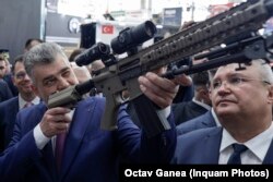 Premierul Marcel Ciolacu și liderul PNL Nicolae Ciucă s-ar putea confrunta în alegerile prezidențiale.