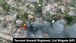 در این مناظره به تهاجم روسیه بر اوکراین و تخریبات ناشی از آن نیز اشاره های فراوانی صورت گرفت