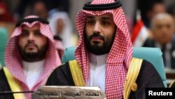 محمد بن سلمان له فاکس نیوز سره په مرکه کې وویل چې که ایران اټومي وسله ترلاسه کوي نو ریاض یې هم باید ولري - پخوانی انځور.