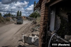 Українські бійці на військовій машині біля кордону з Росією в Сумській області. 13 серпня 2024 року