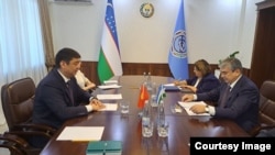 Кыргызстандын Өзбекстандагы элчиси Муса Жаманбаев жана Өзбекстандын Ветеринария жана мал чарбасын өнүктүү мамлекеттик комитетинин төрагасы Бахромжон Наркобилов.
