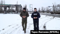 Голова Куп’янської РВА Андрій Канашевич та журналіст Радіо Свобода Тарас Левченко, Куп’янськ, лютий 2023 року