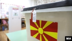 Илустрација - Запечатена гласачка кутија по завршувањето на првиот круг од Претседателските избори 2024