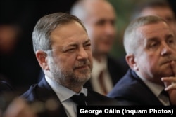 Liberalii Dan Motreanu (s) și Daniel Buda (d), la declarațiile comune susținute la Parlament cu ocazia oficializării listelor comune PSD-PNL.