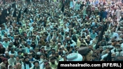 په چمن کې د روان پرلت یو انځور