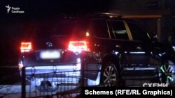 Через 2 дні журналісти знову побачили той самий Land Cruiser, який виїжджав з території Антимонопольного комітету