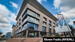 Që nga viti 2014, Ministria e Arsimit dhe Sindikata e Arsimit në Kosovë kanë nënshkruar së paku tri kontrata kolektive për të përmirësuar të drejtat e punëtorëve.