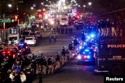 Студенттерди таркатуу үчүн келген полиция кызматкерлери. 30-апрель, 2024-жыл.