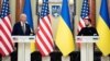 Президент США Джо Байден (л) у Києві, 20 лютого 2023 року