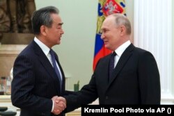 ვან ი და ვლადიმირ პუტინი, 2023 წ. 22 თებერვალი, მოსკოვი