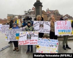 Мовчазна акція на підтримку українських військовополонених. Варшава, 17 грудня 2023 року