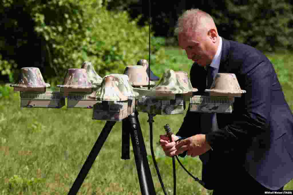 A tripod-mounted anti-drone system being demonstrated in Moscow in June 2023 &nbsp;