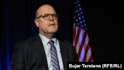 Ambasadori amerikan në Prishtinë, Jeffrey Hovenier.